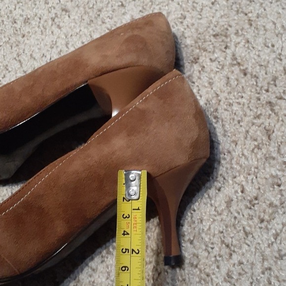 BCBG Paris sz38/8B suede heels, wore 1x - Picture 5 of 5